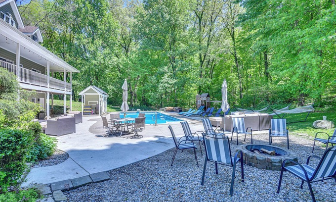La Porte Cottage | Family-Friendly Home with Pool Near Lake Michigan