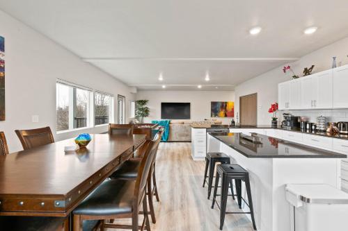 South Perry District Apartment | Trendy Apartment Near Perry District & Downtown - Rated 9.7