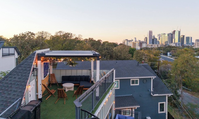 Riverside House | Spacious Group Retreat with Pool in the Heart of ATX