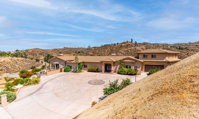 Perris House | Hilltop Mansion with Breathtaking Views & Pet-Friendly Stay