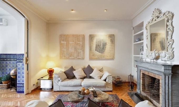 Esquerra de l'Eixample Apartment | Historic 5BD Gem with Private Terrace and Spa Amenities
