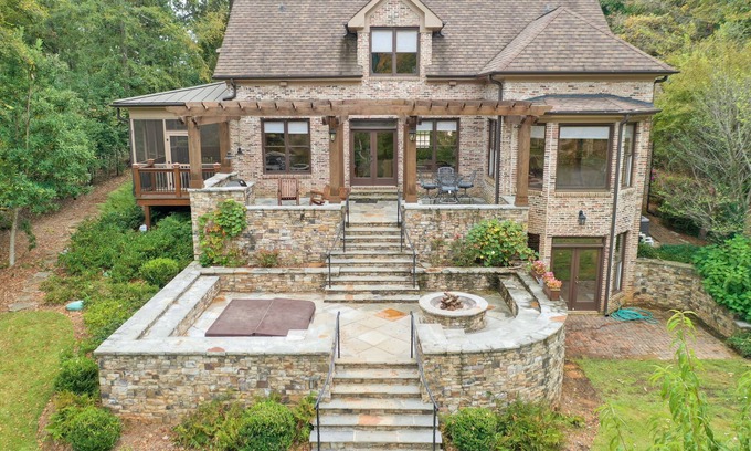 Lake Oconee House | Unforgettable Vacation Haven: Swim, Relax & Enjoy Nature!