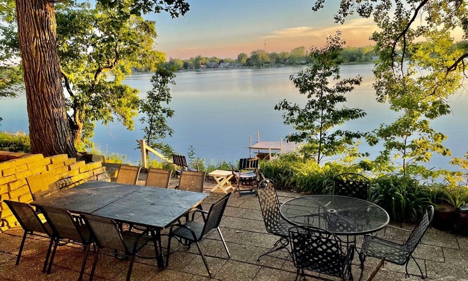 Salem Lakes House | Invigorating Lake Retreat Spa: Swim, Fish & Relax