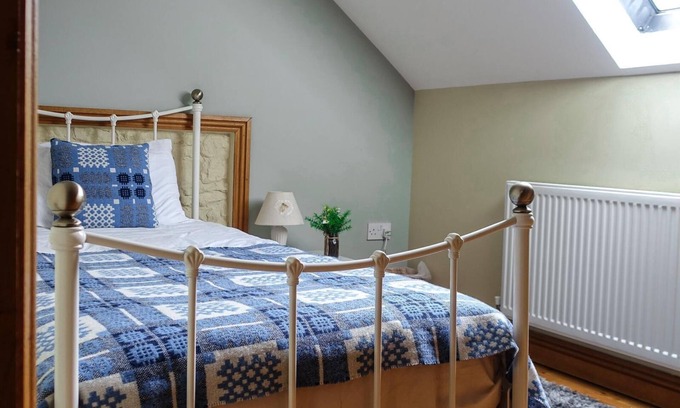 Llangadog House | Spacious Barn Conversion with Pet-Friendly Amenities