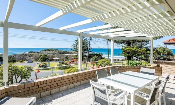 Yamba Apartment | Ocean View Apartment with Panoramic Views & Family-Friendly