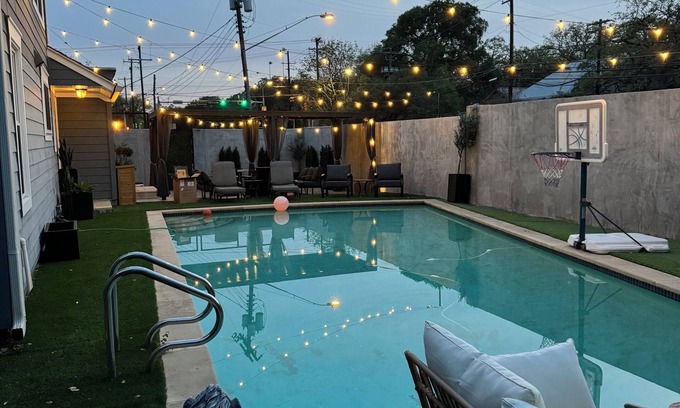 Tarrytown House | Huge pool, massage chair, ping pong, outdoor kitchen, fire pit, new cozy beds,