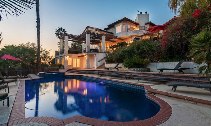 Escondido House | Ideal Oceanfront Escape with Huge Pool & Spa Retreat