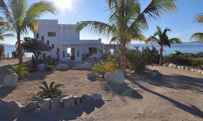 El Sargento Villa | Pet-Friendly Oceanfront Casa & Beach Bodega - 9.6/10 Rated