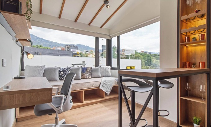 El Poblado Apartment | Top-Rated Big Studio Exito Poblado with Kitchen & Breakfast