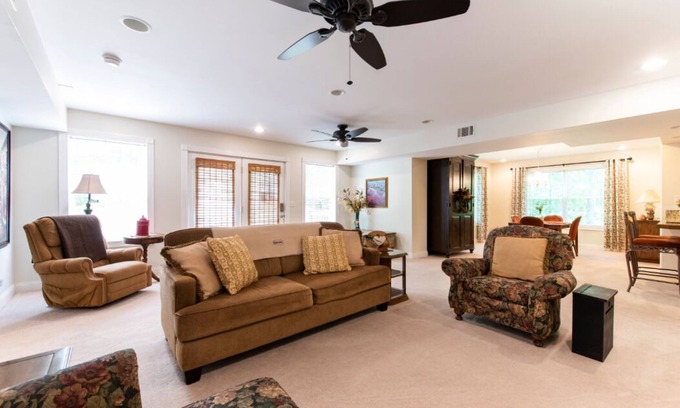 Fisherville Apartment | Romantic Getaway: Top-Rated Apartment with Spa & Breakfast