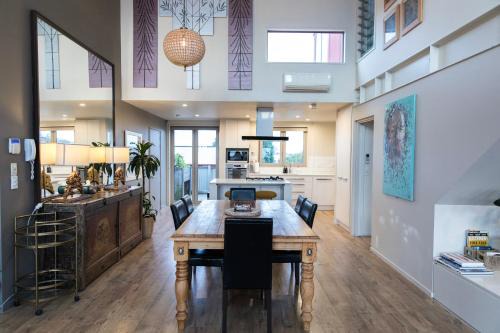 Sydenham Apartment | Stylish New York Loft Gallery - Guest Rated 9.9/10