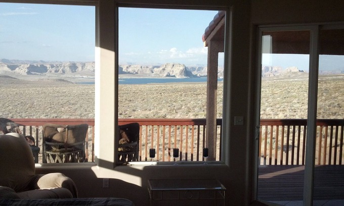 Greenehaven House | Unobstructed Lake Powell Views in a Secluded Home
