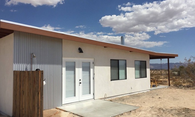 Joshua Tree Cabin | Incredible Views & Outdoor Bathing in North Joshua Tree