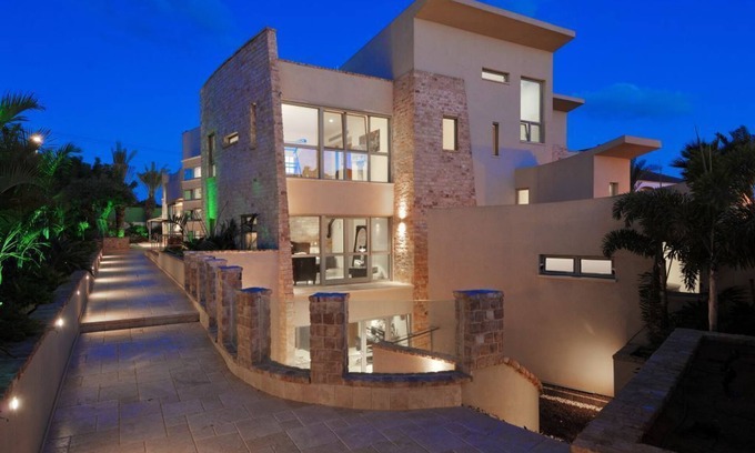 Herzliya Pituach House | Spacious Villa in Herzliya Pituach with Private Pool