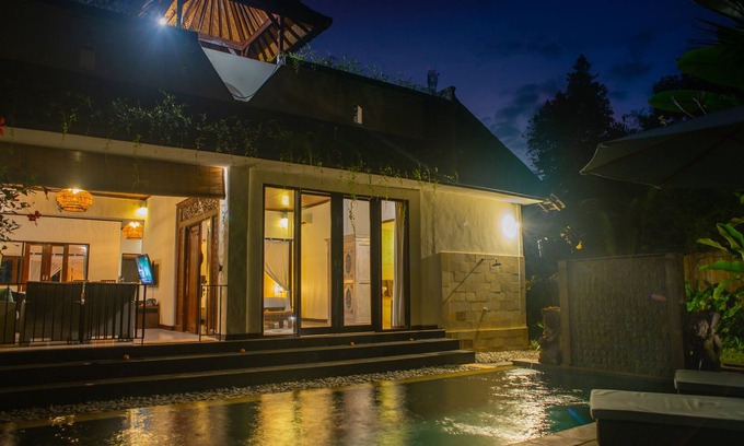 Sambahan Villa | Spacious Villa with Pool and Rooftop Patio for Families