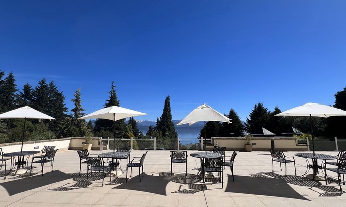 San Carlos de Bariloche Cabin | Elegant Huinid Cabañas Bustillo: 4-Star Retreat with Spa