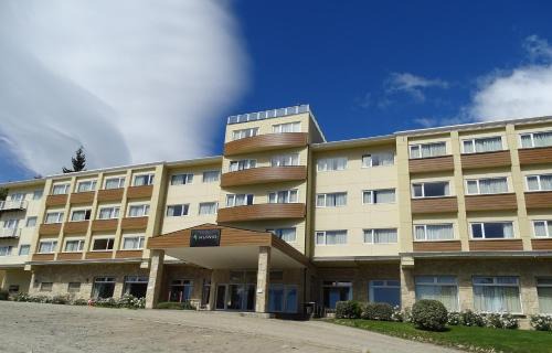 San Carlos de Bariloche Hotel | Relax at Huinid Pioneros Hotel with Family-Friendly Amenities