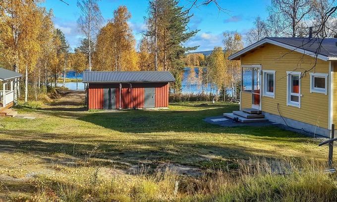 Muonio House | Relaxing Retreat: Huitsin Nevada by Interhome with Lake View