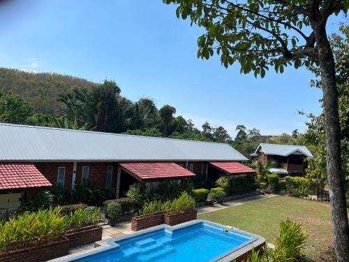 Kampung Kedawang Bed & Breakfast | Discover Hujung Kampung Estate: 4-Star Paradise Awaits