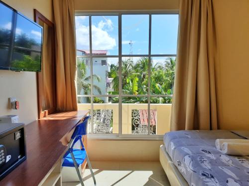 Himmafushi House | Hulhan'gu Lodge: Beachfront Retreat with Ocean Views