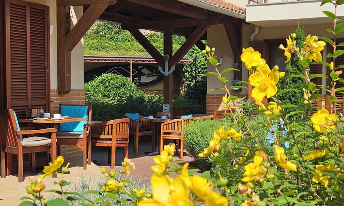 Balatonmariafurdo Bed & Breakfast | Discover Hullám Villa: Eco-Friendly Oasis with a Pool