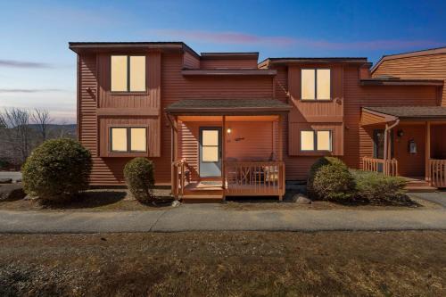 North Creek House | Hullabaloo 23E - Upgrade End Unit with Mountain Views