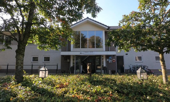 Kootwijkerbroek Hotel | Pet-Friendly Retreat at Human & Horse Hotel with Dining