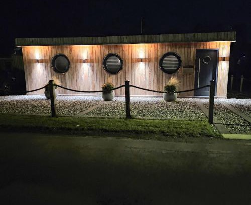 Grimsby Ski Chalet | Relaxing Humberston Boathouse Lodges with Hot Tub Retreat