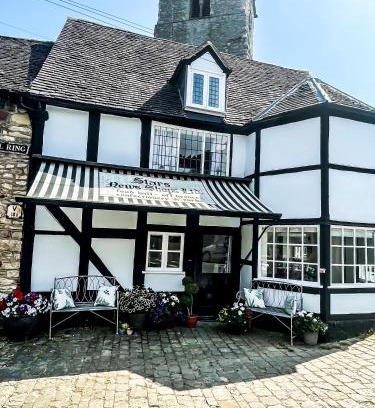 Much Wenlock House | Discover Humbug Cottage: 4-Star Pet-Friendly Retreat