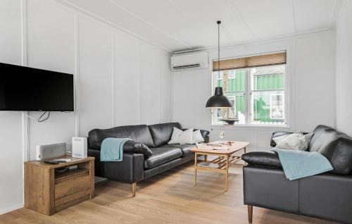 Øer Strand House | Hummeren 114: Family-Friendly Retreat with Private Pool