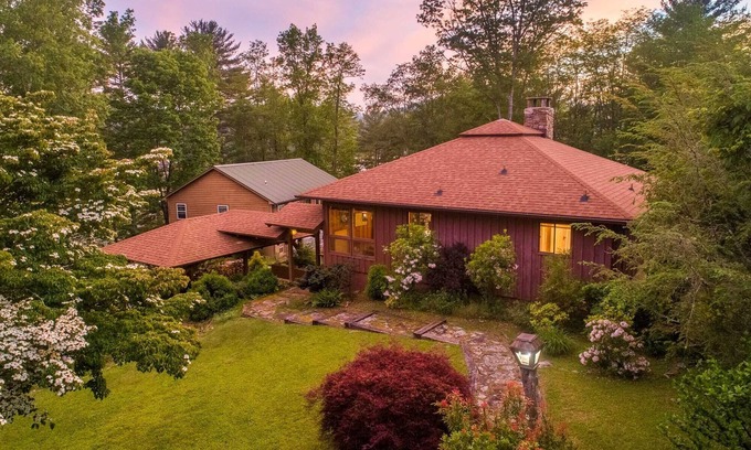 Glenville Cabin | Hummingbird Haven - Cozy Cabin with Lake View & Spa Amenities