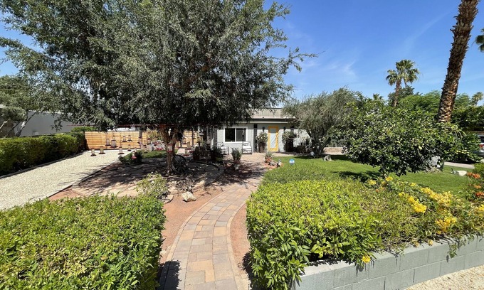 Magnesia Falls Cove House | Hummingbird Heaven: Family-Friendly Retreat with Pool Access