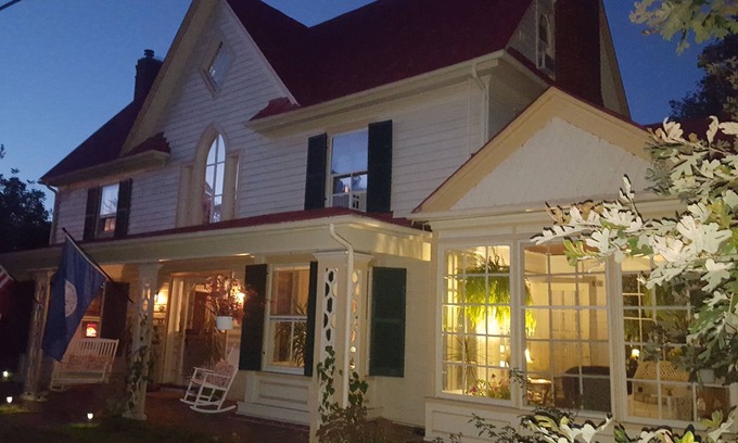 Goshen Bed & Breakfast | Eco-Friendly Hummingbird Inn: Guest Rated 9.8, Breakfast Included