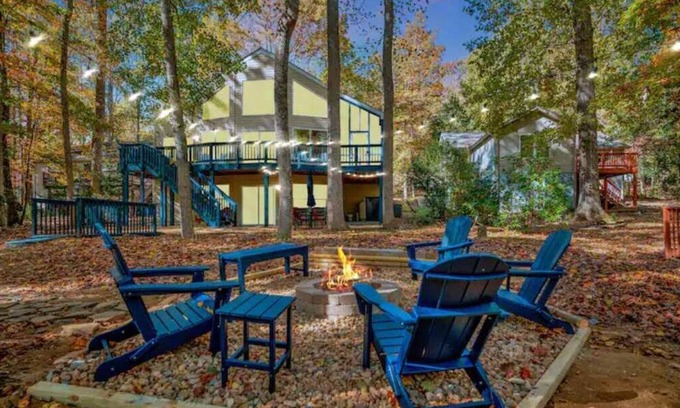 Locust Grove House | Relax at Hummingbird Lakehouse with Spectacular Views