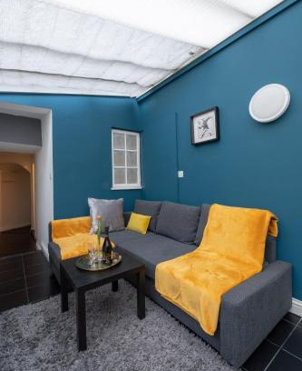 Clifton Apartment | Welcoming Hummingbird Maisonette with Kitchen & Family Amenities