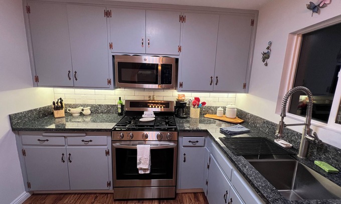 Frazier Park House | Discover Hummingbird Mountain Cottage: Pet-Friendly Retreat