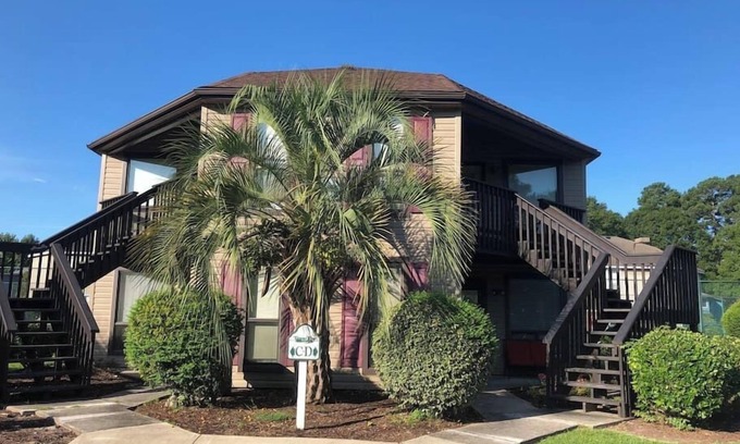 Surfside Beach Apartment | Discover Hummingbird Nest on Tree Top with Free Park Pass!