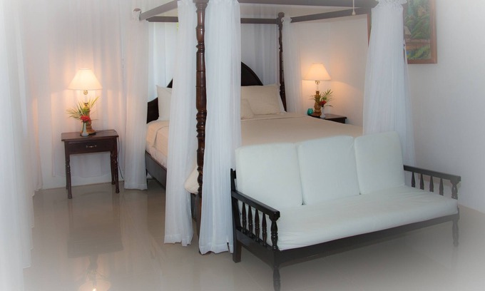 Negril Resort | Inviting Hummingbird Suite at Firefly with Kitchen & Breakfast