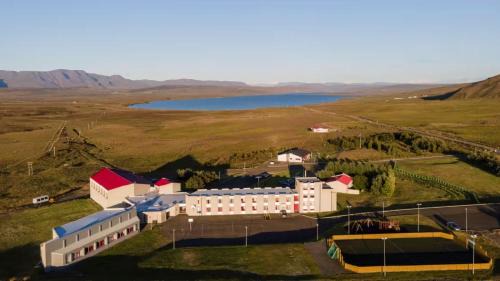 Hunavatnshreppur Hotel | Discover Hotel Húni: Family-Friendly with Pool & Hot Tub