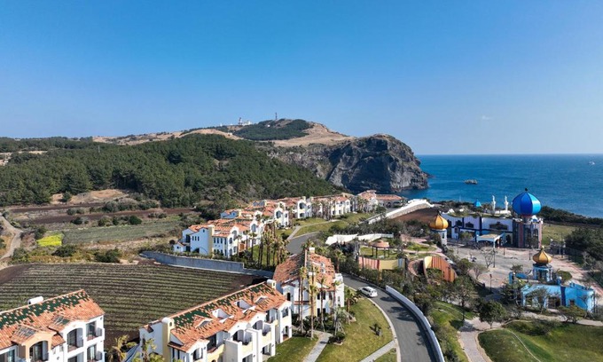 Jeju City Resort | Discover Hundert Hills: Family-Friendly Getaway Awaits