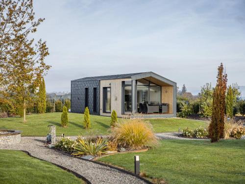 Markdorf House | Guest Rated 10/10: Hundweiler Hofheimat with Hot Tub & Kitchen