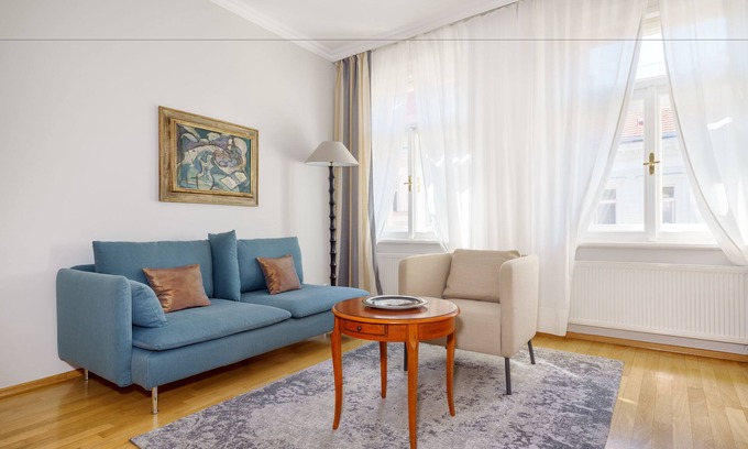 Smichov Apartment | Elegant Hunger Wall Residence: Guest Rated 9.8, Spa & Breakfast