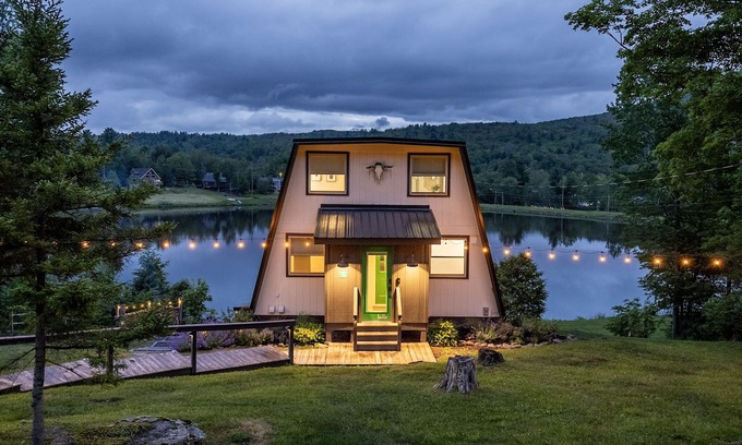 Hunter Cabin | Scenic Hunter Lakefront House: Adventure Awaits & Pet Friendly