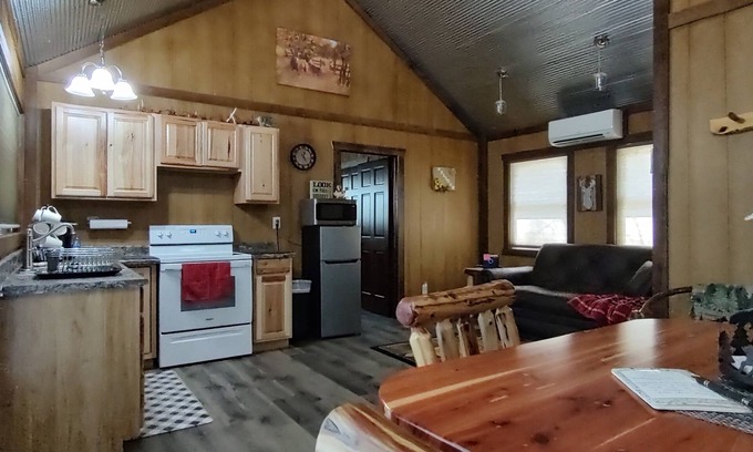 Peebles Cabin | Experience Tranquility at Hunter Lodge in Amish Country