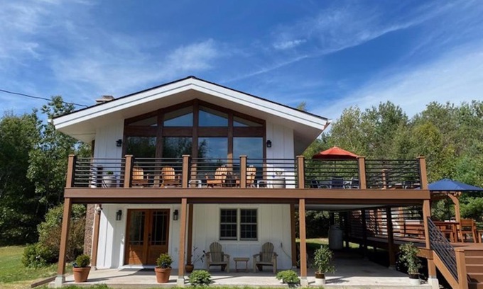 Hunter House | Discover Comfort at Hunter Mountain Sanctuary Hotel