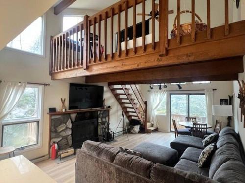 Hunter House | Relaxing Hunter Mountain Side Condo: Pet & Child Friendly