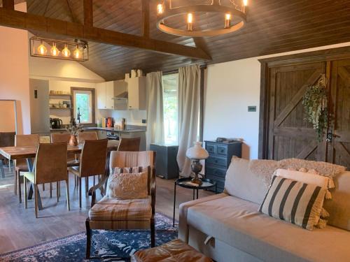 Ashford House | Hunters Cabin - Rustic farm stay