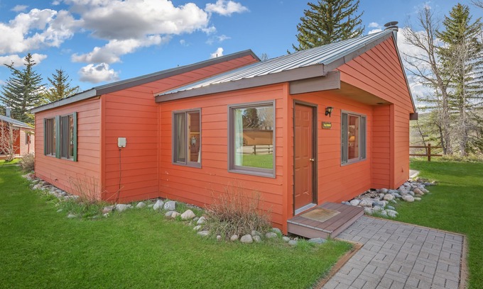 Clark Cabin | Cozy Rainbow Cabin: 2BR/2BA with River Views & Hot Tub