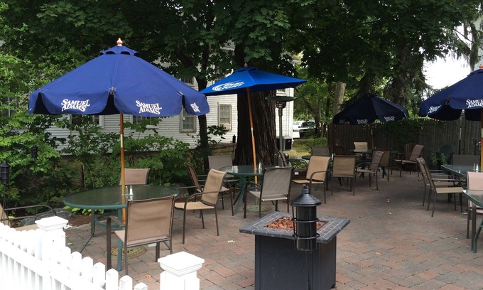 Grafton Hotel | Family-Friendly Dining at Hunters Grille and Tap, Grafton Inn