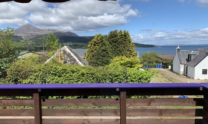 Brodick House | Comfortable Stay at Hunters Guesthouse with Kitchen & Breakfast